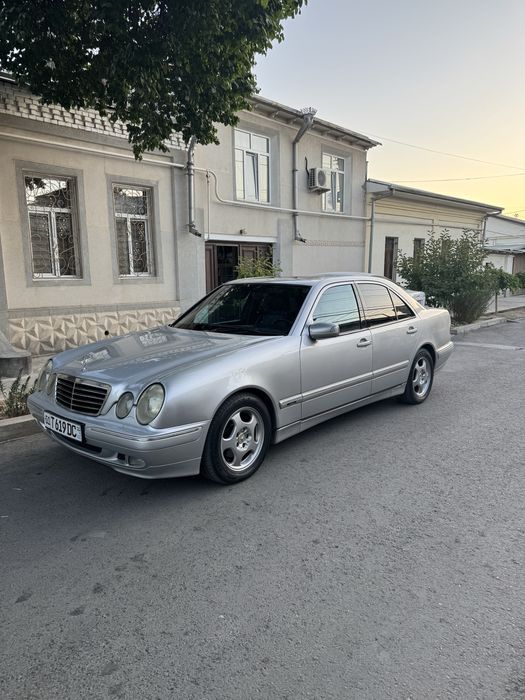 Mercedes Benz E200