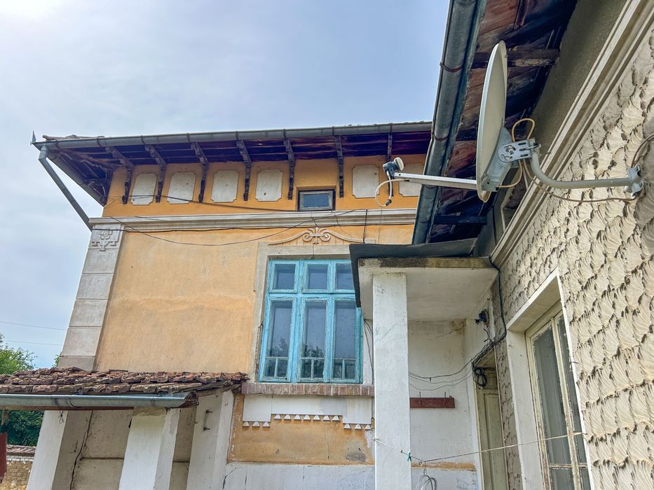 Красива двуетажна къща в с. Михалци