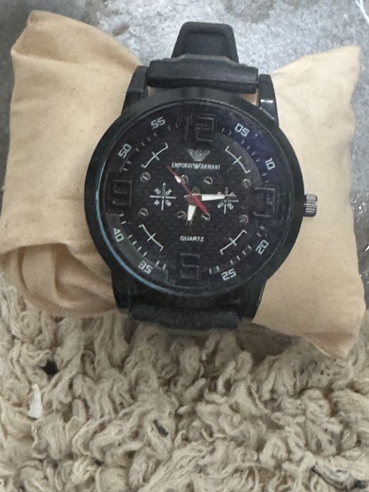 Армани часовник