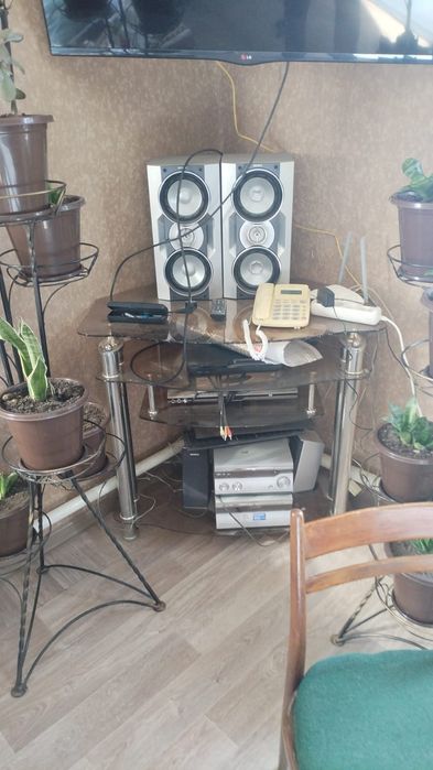 Стол стеклянный продам