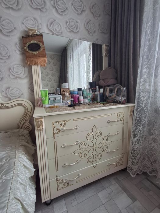 Продам спальный гарнитур