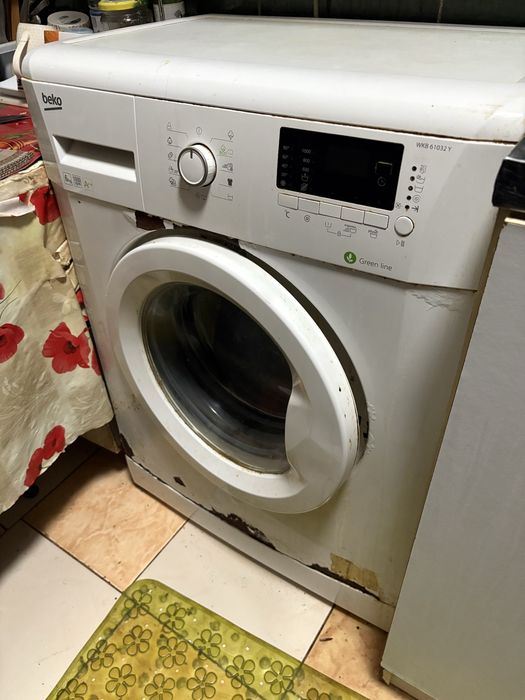 Vand masina in stare buna de functionare aspect 7/10 din cauza aburilor bucatarie