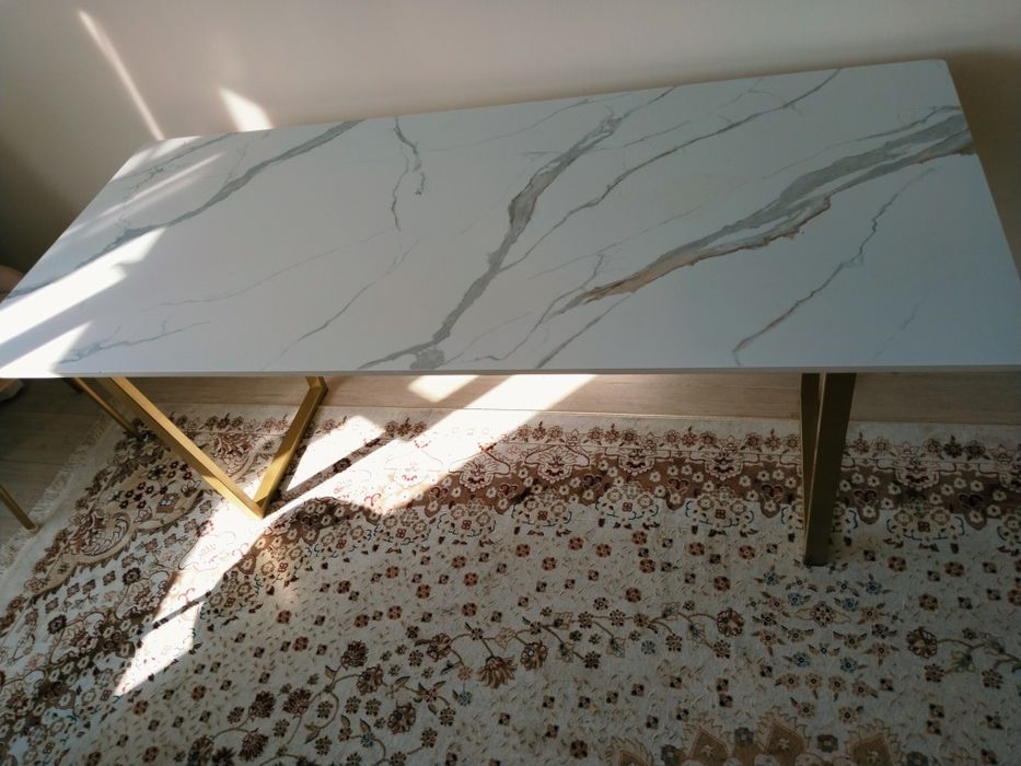 Срочно стол кремогранит