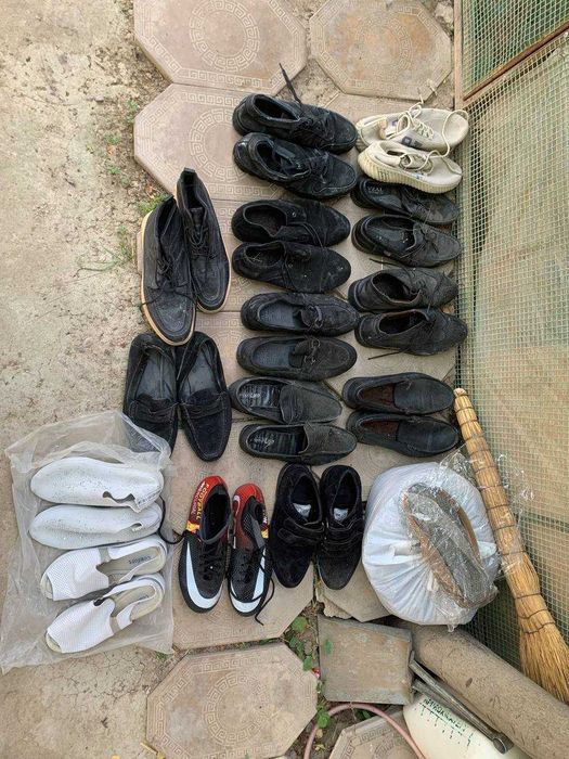 B/u oyog kiyim sotiladi