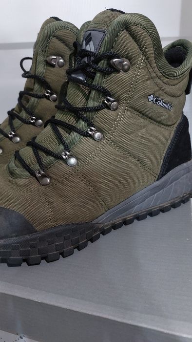 Продам мужские кроссовки