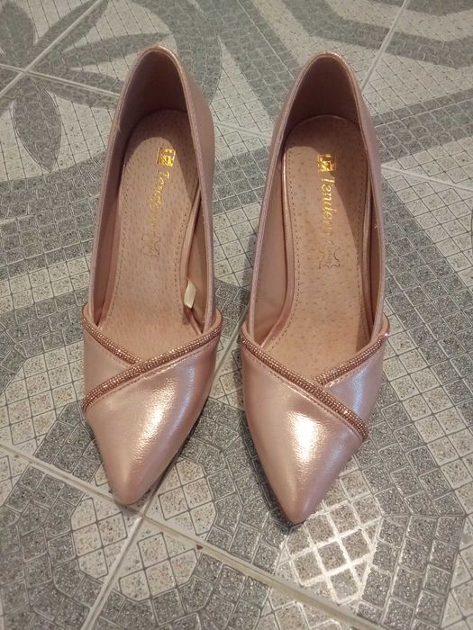 Нови елегантни обувки 38 размер