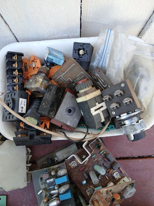 Piese electrice și electronice vechi