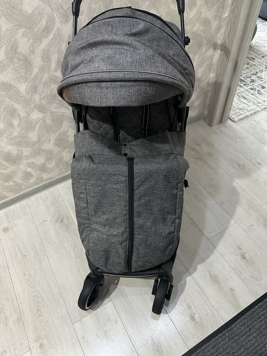 Продам прогулочную коляску