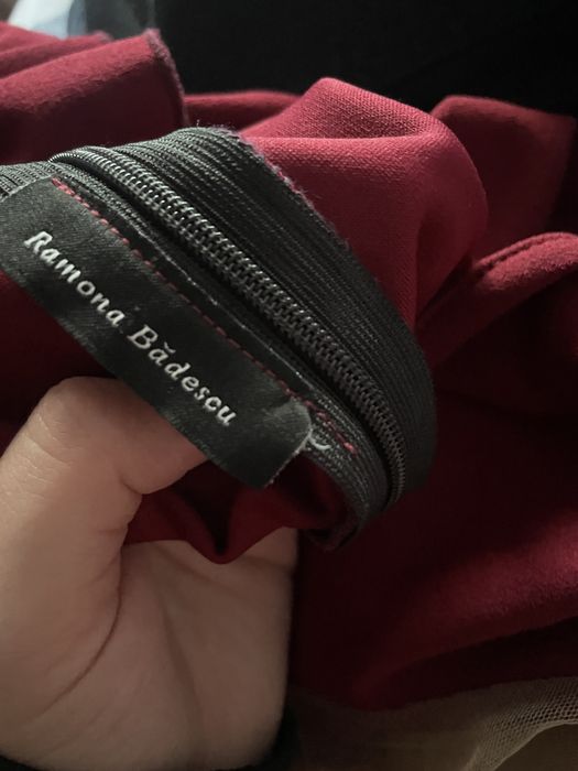 Salopeta roșu spre vișiniu