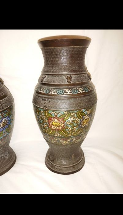 2 vaze japoneze vechi, bronz și email cloisonné, Meiji, 33 cm