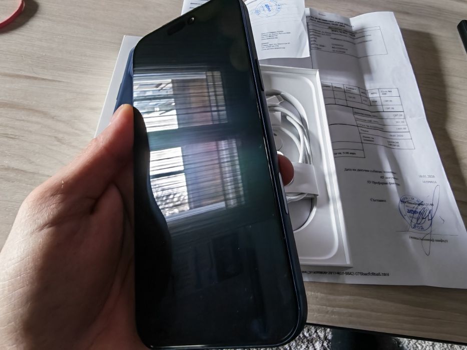 Продавам като нов iPhone 17 pro max 256gb.15 цикъла на батерията