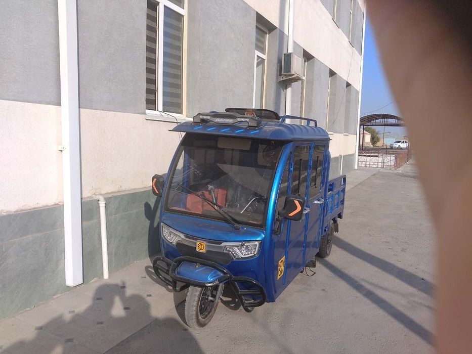 4 кишилик кабиналик электро скутер сотилади.