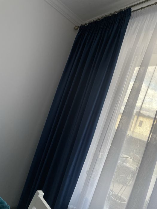 Vand un set de draperii de catifea bleumarin, cerneala.