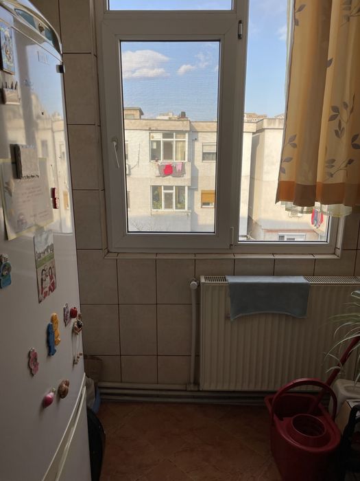 Inchiriez apartament 3 camere