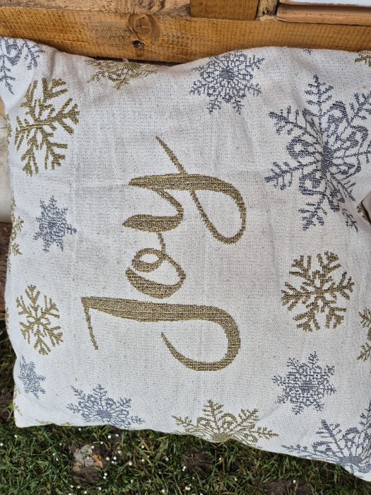 Различни декоративни възглавнички