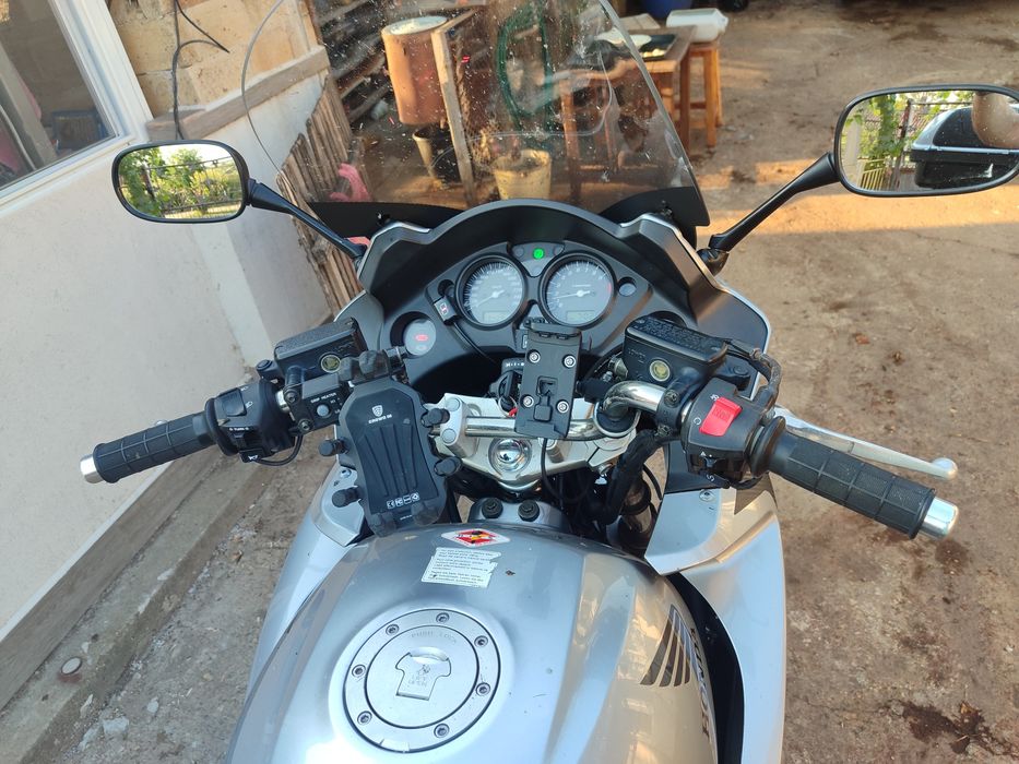 Продавам мотор Honda CBF 100 много добро състояние сменена верига запчатки предна голяма слюда0