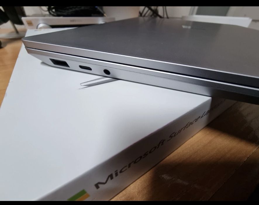 Неразличим от нов Лаптоп Microsoft Surface 15”