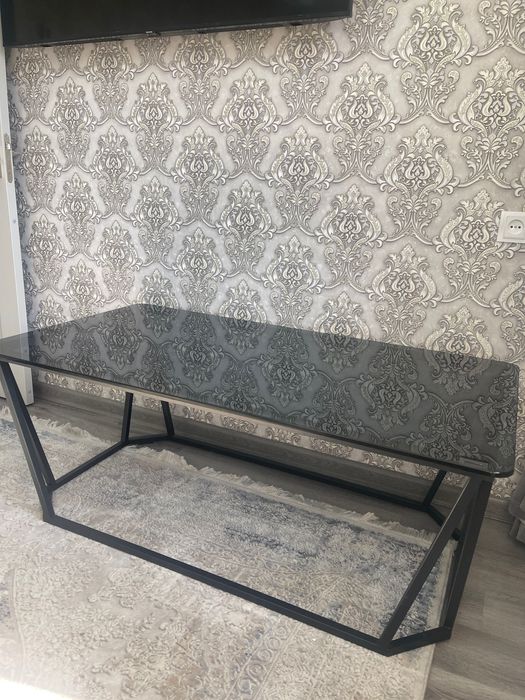 Журнальный столик . Стеклянный. На 6 персон . Производство Турция