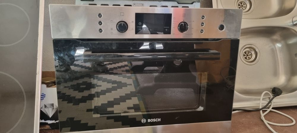 Фурна,котлони, микровълнова фурна, и мивка със смесител