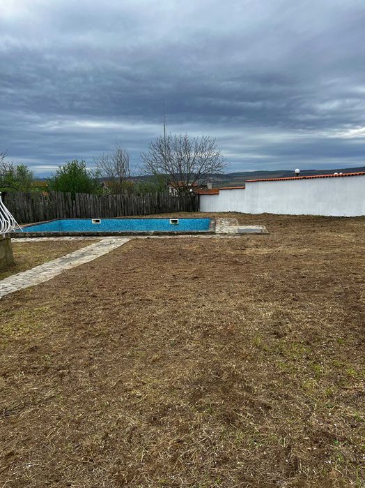 Почистване на дворове, парцели и терени в област Бургас