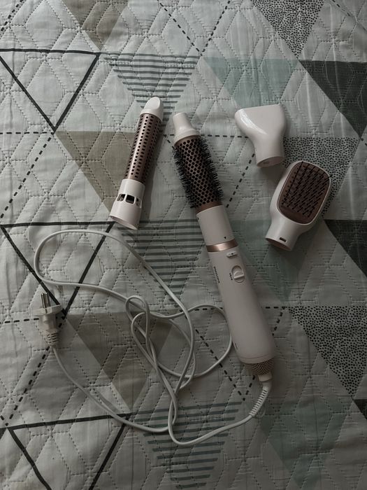 PHILIPS, сешоар, всички приставки са включени в комплекта, работи отлично