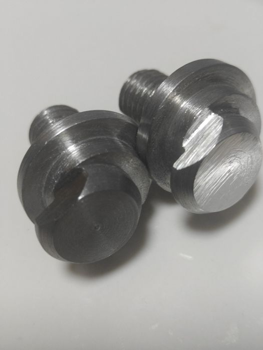 Болт крепления ножа косилки