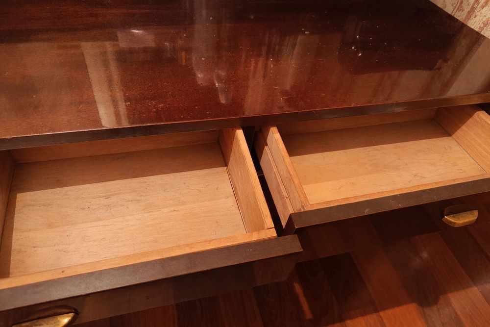 Продам качественное трюмо