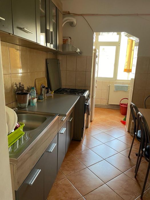 Inchiriez apartament  3 camere