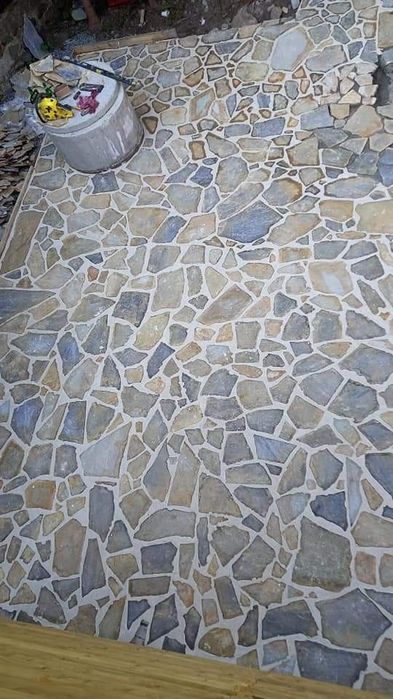 Vând și montez piatra naturala de munte