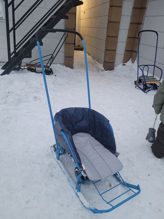 Продам санки синие