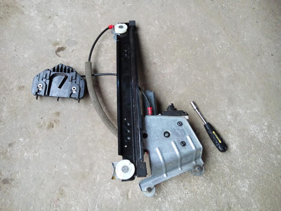 Mitsubishi Colt cabrio CZC macara geam 98031400AE0 98031401AF0