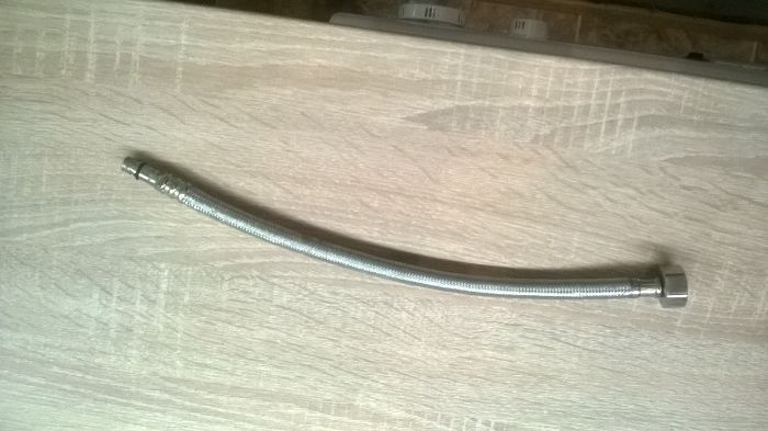 Продавам стоящ кухненски смесител VЕNUS 3Х пълен комплект