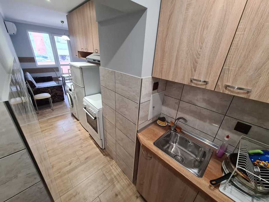 Дава се под наем Едностаен апартамент в Бургас, Възраждане - 45 кв.м за 175 € - Снимка #2