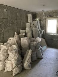 Decapari, debarasări, demolari, relocări