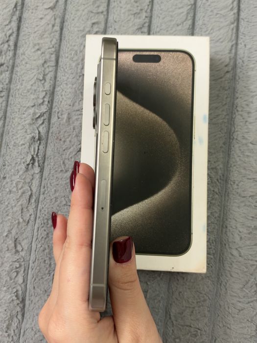 Iphone 15 pro natural titanium