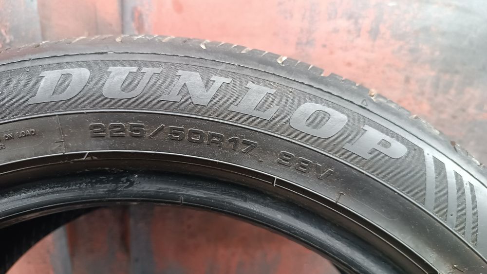 225/50/17 Dunlop