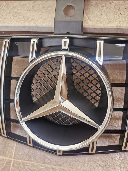 Решетка с емблема тип GT AMG за Mercedes W204