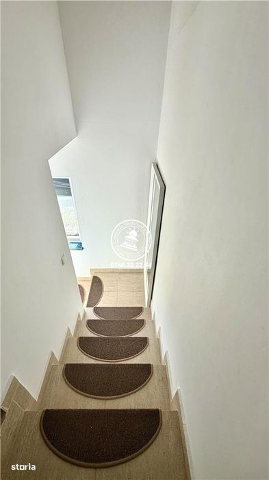 Vilă tip Duplex în Popricani • 5 Camere • Teren 460 mp