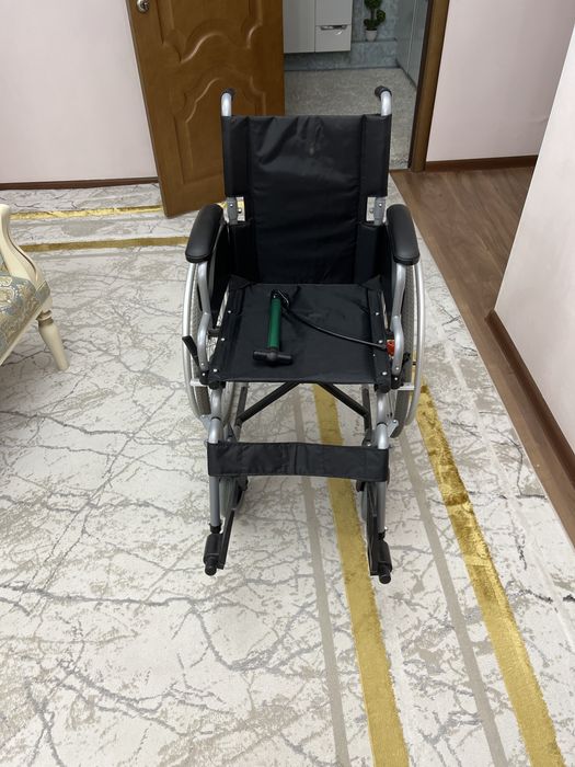 Продаю инвалидную коляску