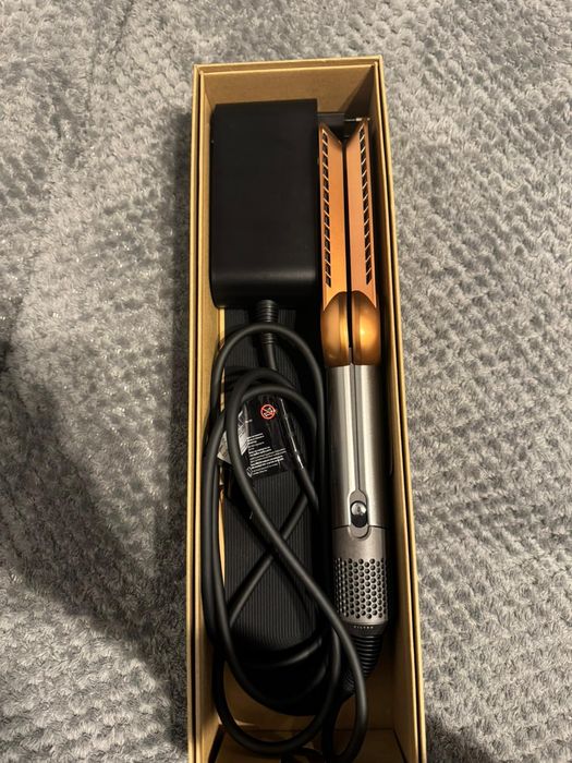 Dyson airstrait Noua