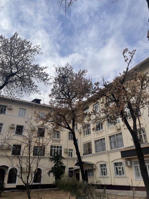 Шота Руставели продается квартира 3/2/4 ВЫСОКИЕ ПОТОЛКИ ТОЛСТЫЕ СТЕНЫ