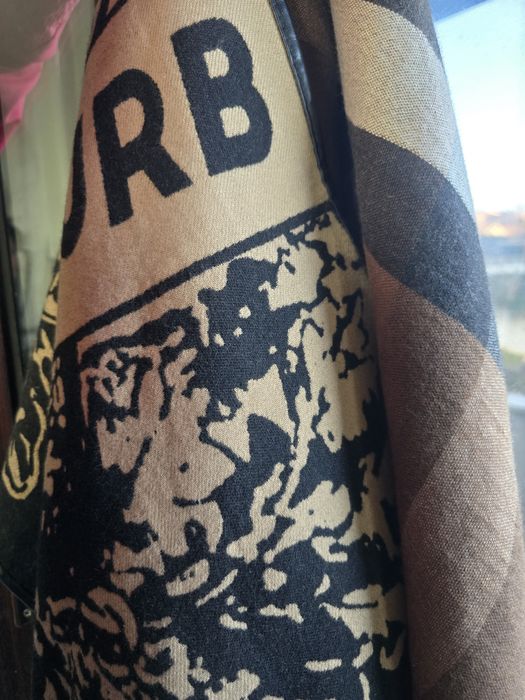 Стилни вълнени дамски шалове тип пончо