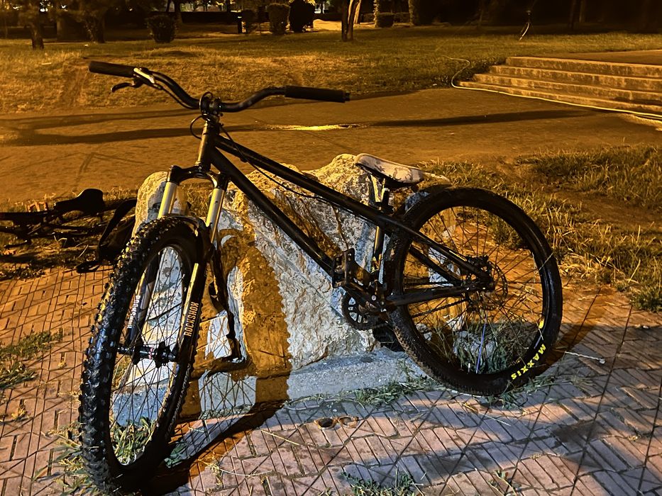 Bicicleta Dirt Jumper NS Bikes Metropolis 3