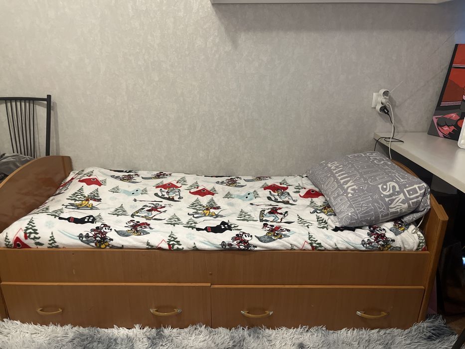 две односпальные кровати