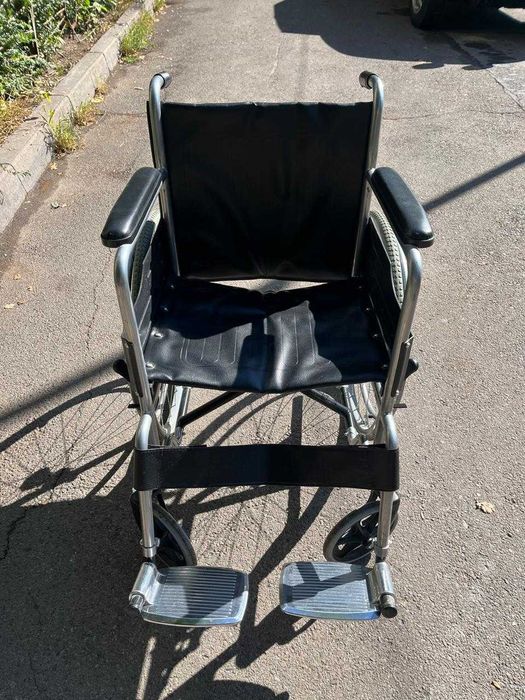 Срочно продам инвалидную коляску
