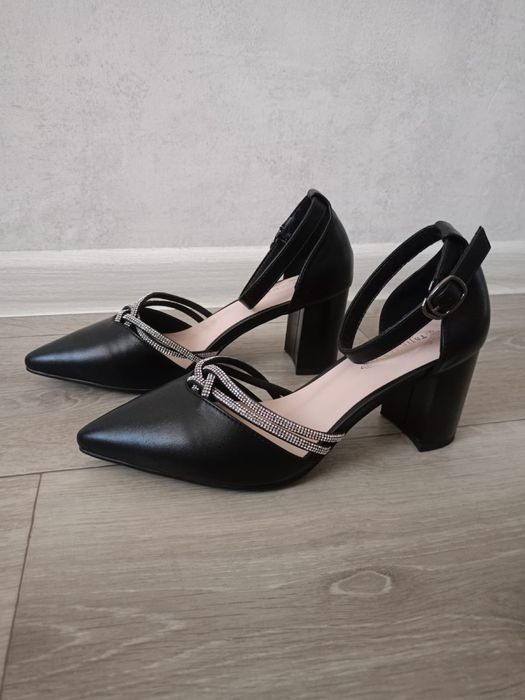 Продаю босоножки