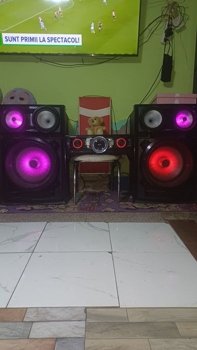 Boxe samsung FS9000 de vinzare in stare foarte bună are un bass extrao