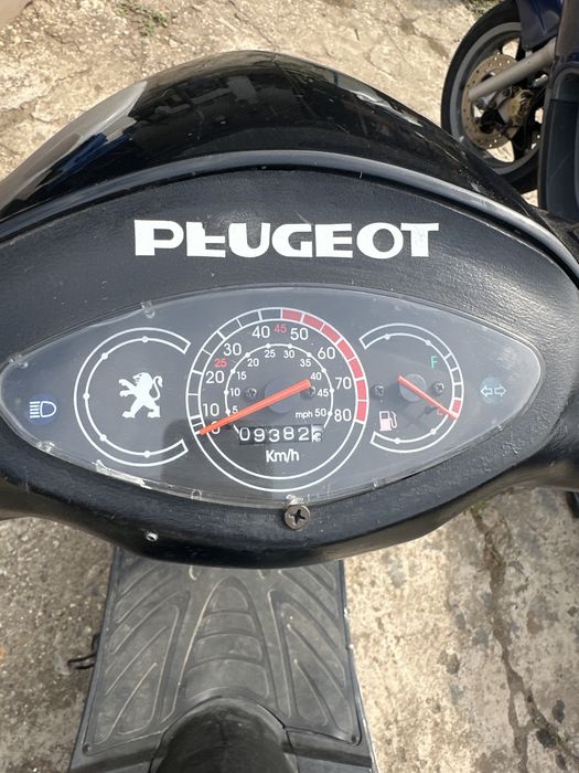 Peugeot V-Clic скутер 50ccm,редовни документи!
