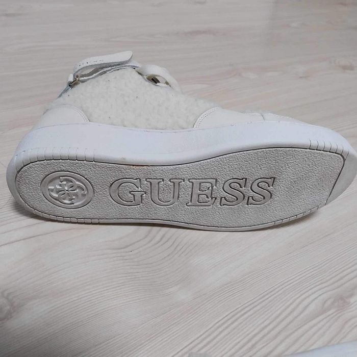 Дамски кецове Guess
