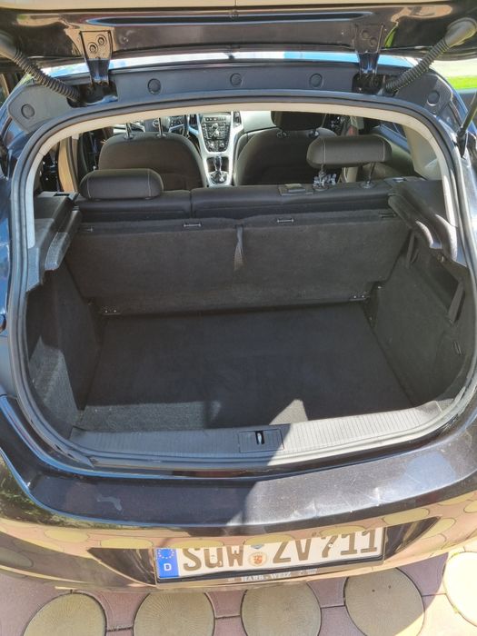 Opel Astra J , An 2010